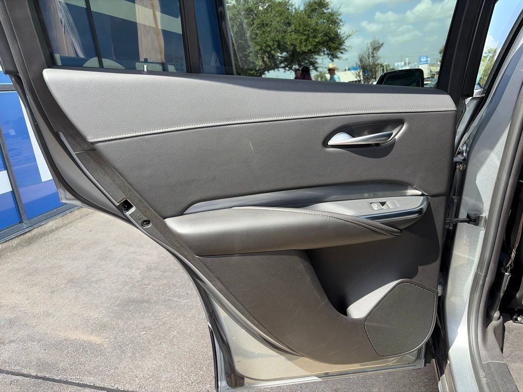 Used 2025 Cadillac XT4 Premium Luxury FWD image 18