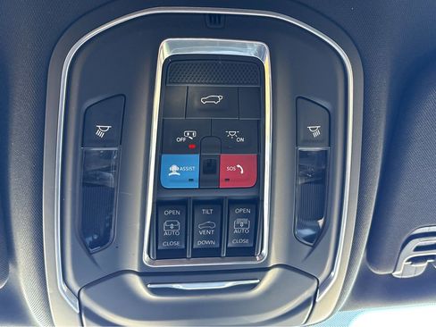 Used 2024 Jeep Wagoneer 4WD w/ Premium Group I image 31