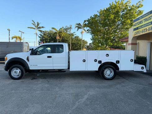 Used 2017 Ford F550 4x4 SuperCab Super Duty image 3