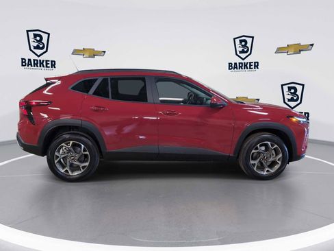New 2026 Chevrolet Trax LT w/ Sunroof Package FWD image 9