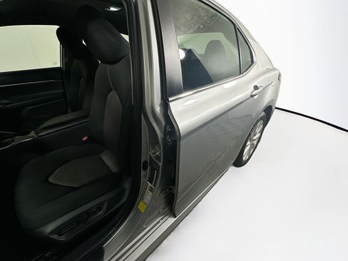 Used 2020 Toyota Camry LE FWD image 12