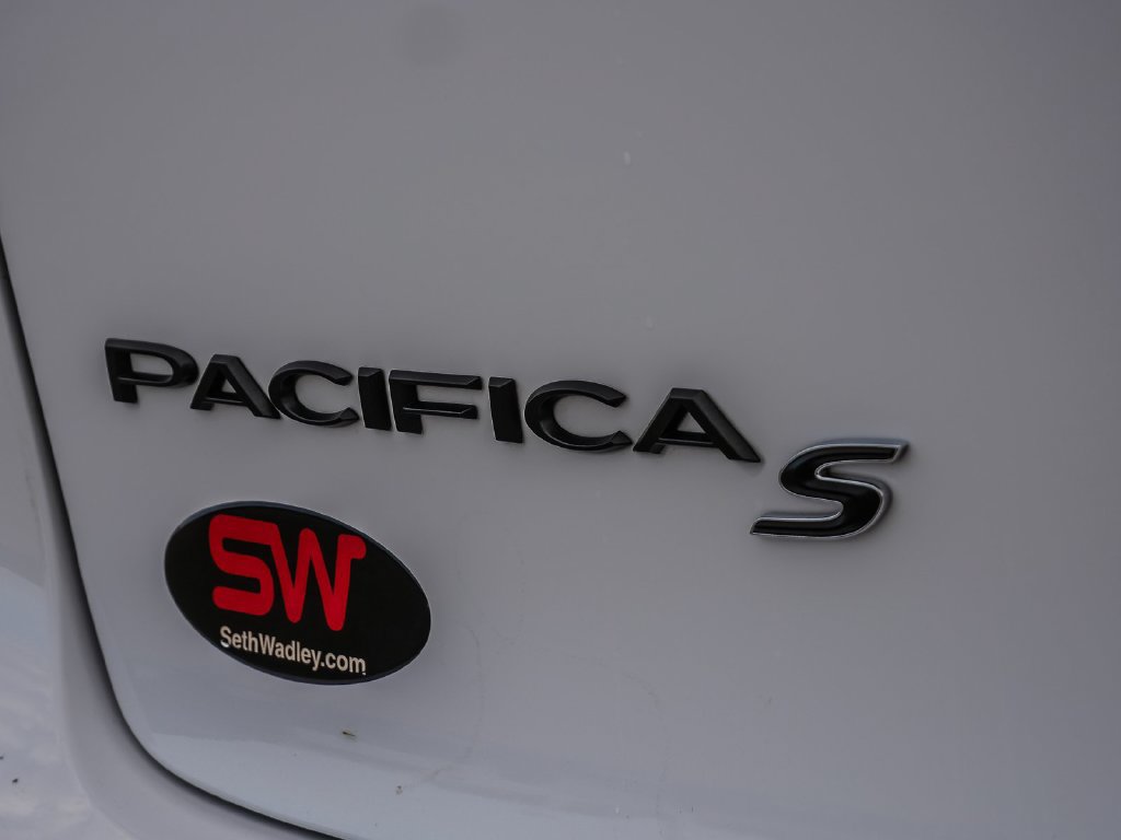 Used 2025 Chrysler Pacifica Limited FWD image 11