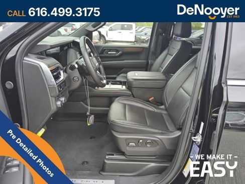 Used 2025 GMC Yukon XL Denali AWD/4WD image 11