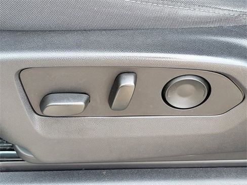 Used 2022 Chevrolet Silverado 1500 Custom image 23