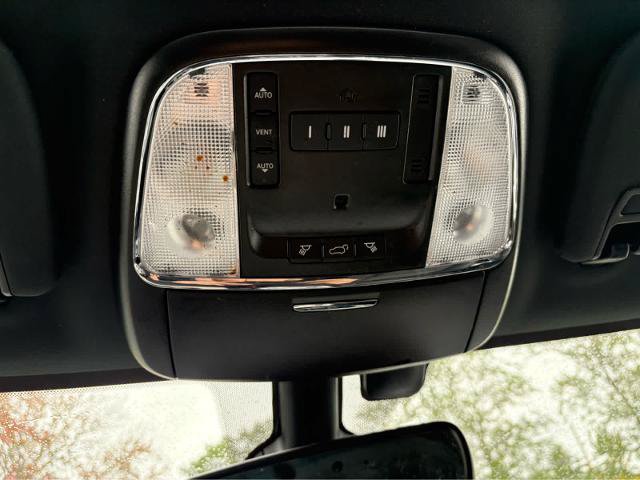 Used 2021 Jeep Grand Cherokee Limited w/ Premium Lighting Group AWD/4WD image 29