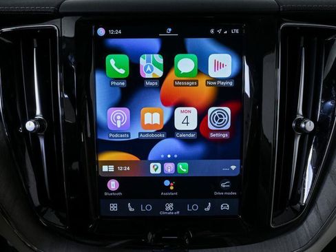 Certified 2024 Volvo XC60 B5 Ultimate AWD/4WD image 18