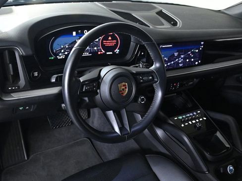 Used 2024 Porsche Cayenne image 4