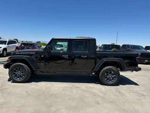 New 2026 Jeep Gladiator Sport AWD/4WD image 3