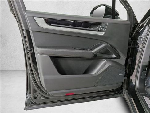 Certified 2025 Porsche Cayenne image 13
