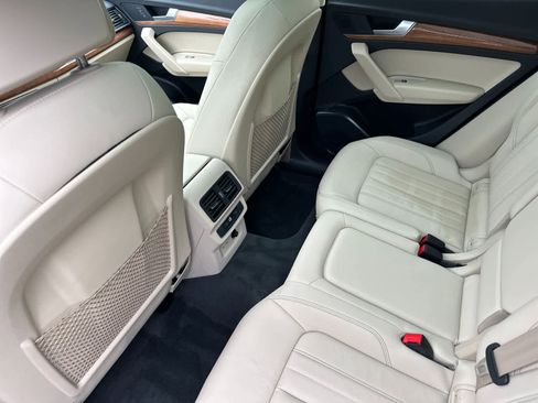 Used 2023 Audi Q5 2.0T Premium w/ Convenience Package image 4