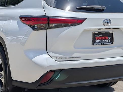 Used 2021 Toyota Highlander XLE AWD/4WD image 8