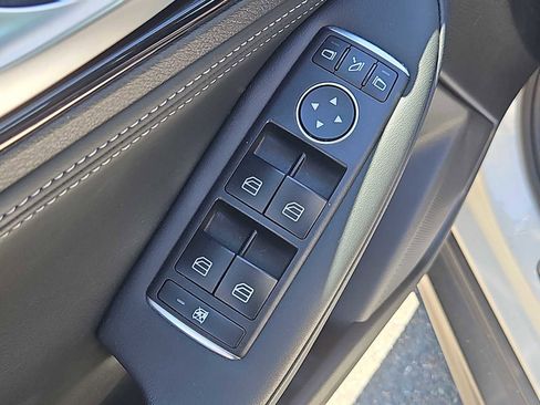 Used 2018 INFINITI QX30 AWD image 26