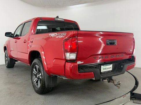 Used 2017 Toyota Tacoma TRD Sport w/ Tow Package (A/T) AWD/4WD image 7