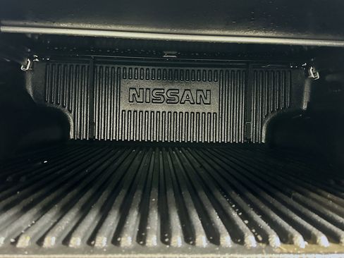 Used 2018 Nissan Frontier SV image 7