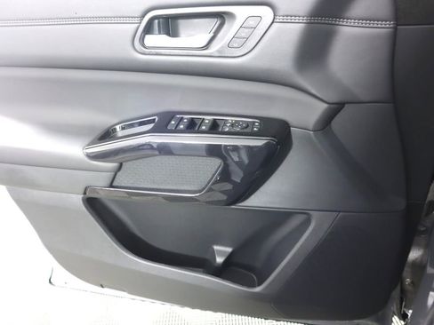 New 2026 Nissan Pathfinder Platinum AWD/4WD image 16