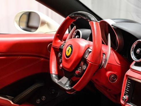Used 2018 Ferrari California T image 19