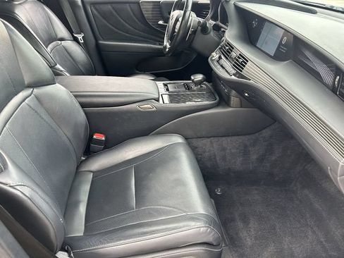 Used 2018 Lexus LS 500 w/ Accessory Package (Z2) RWD image 13