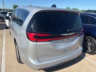 Used 2024 Chrysler Pacifica Touring-L video 2