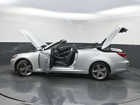 Used 2015 Lexus IS 250C w/ Navigation System Package RWD image 31