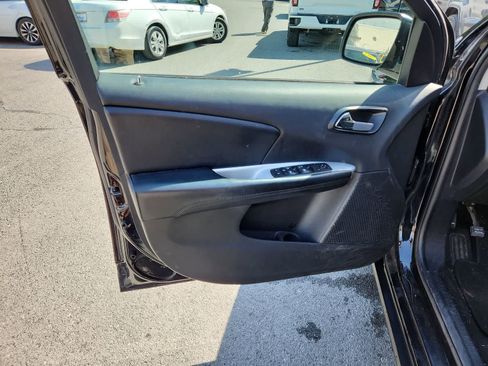 Used 2019 Dodge Journey SE FWD image 16