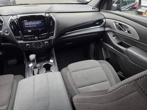Used 2022 Chevrolet Traverse LT image 14