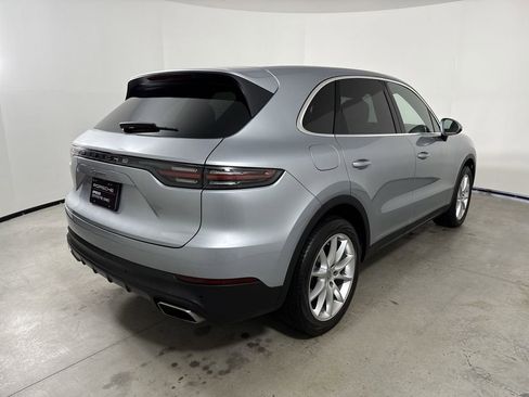 Certified 2023 Porsche Cayenne Platinum Edition image 7