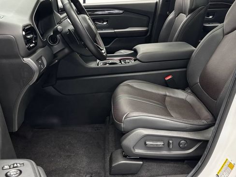 Used 2025 Honda Pilot Black Edition image 14