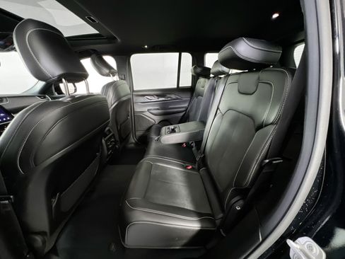 Used 2023 Jeep Grand Cherokee Altitude AWD/4WD image 24