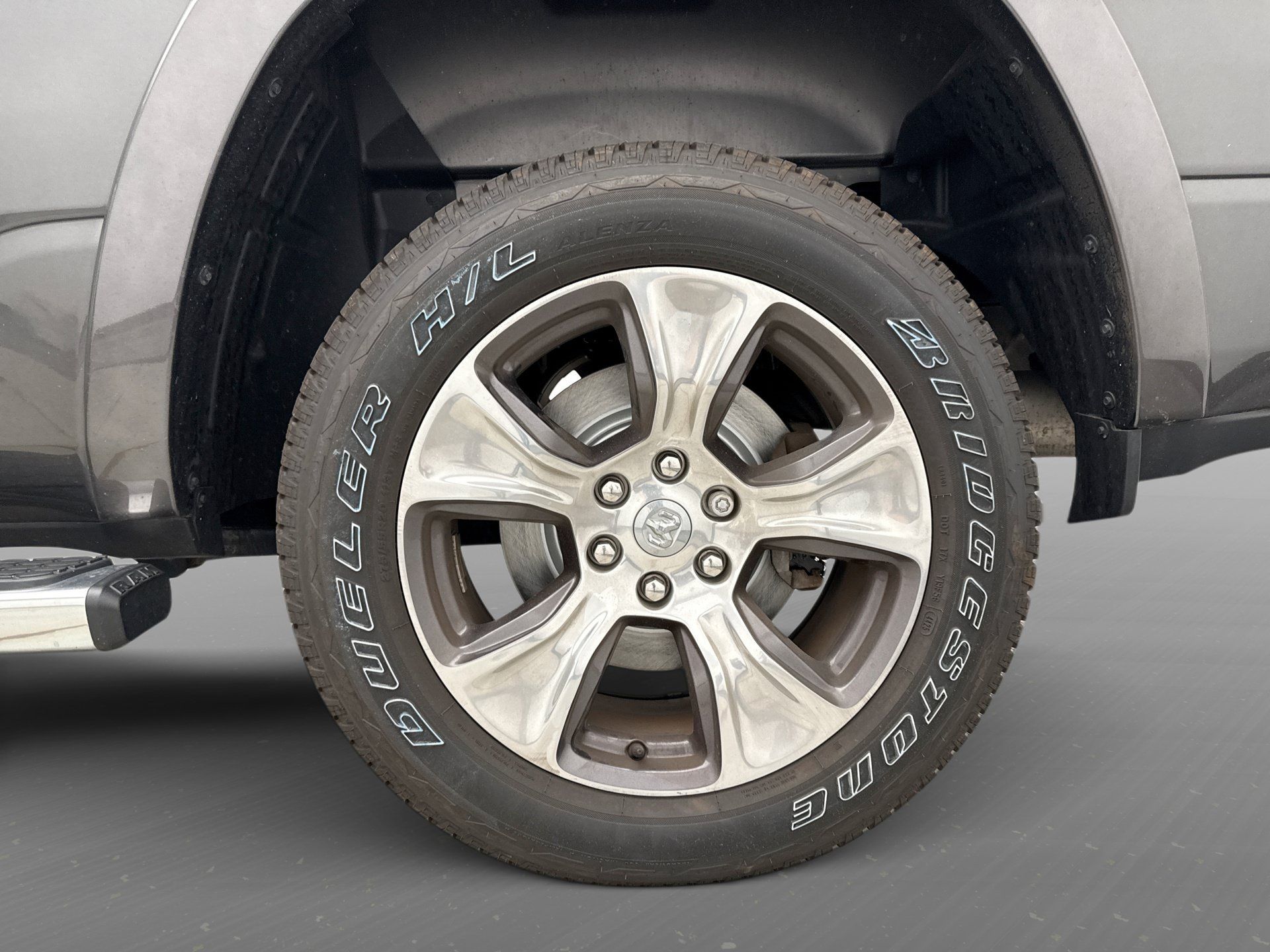 Used 2019 RAM 1500 Laramie AWD/4WD image 13