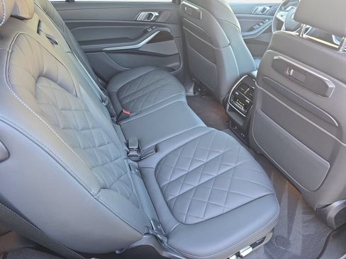 Used 2025 BMW X7 xDrive40i AWD/4WD image 11