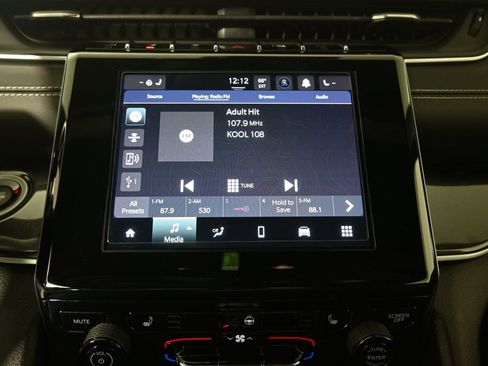 Used 2022 Jeep Grand Cherokee L Laredo image 27