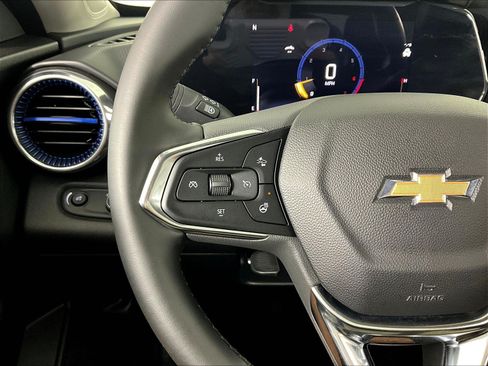 Used 2025 Chevrolet Trax LT w/ Driver Confidence Package FWD image 11