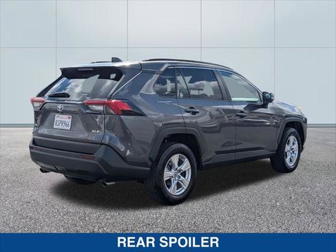 Used 2019 Toyota RAV4 XLE FWD image 5