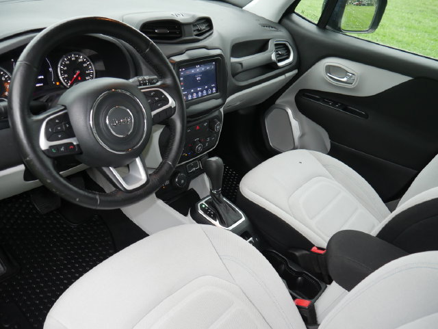 Used 2018 Jeep Renegade Latitude w/ Cold Weather Group AWD/4WD image 14