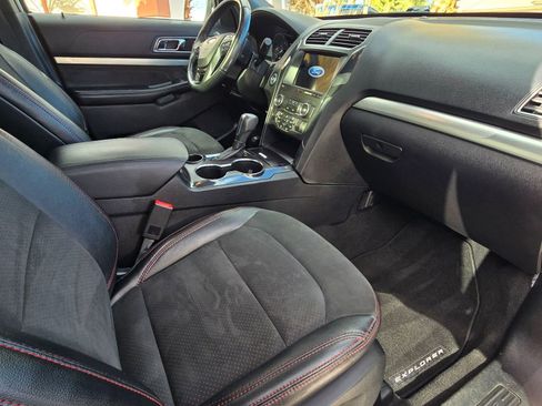 Used 2019 Ford Explorer XLT w/ Equipment Group 202A FWD image 12