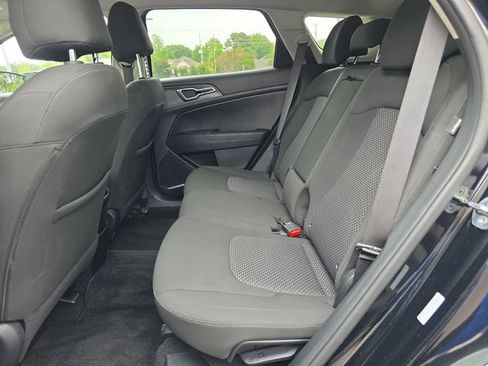 Used 2025 Kia Sportage LX FWD image 11