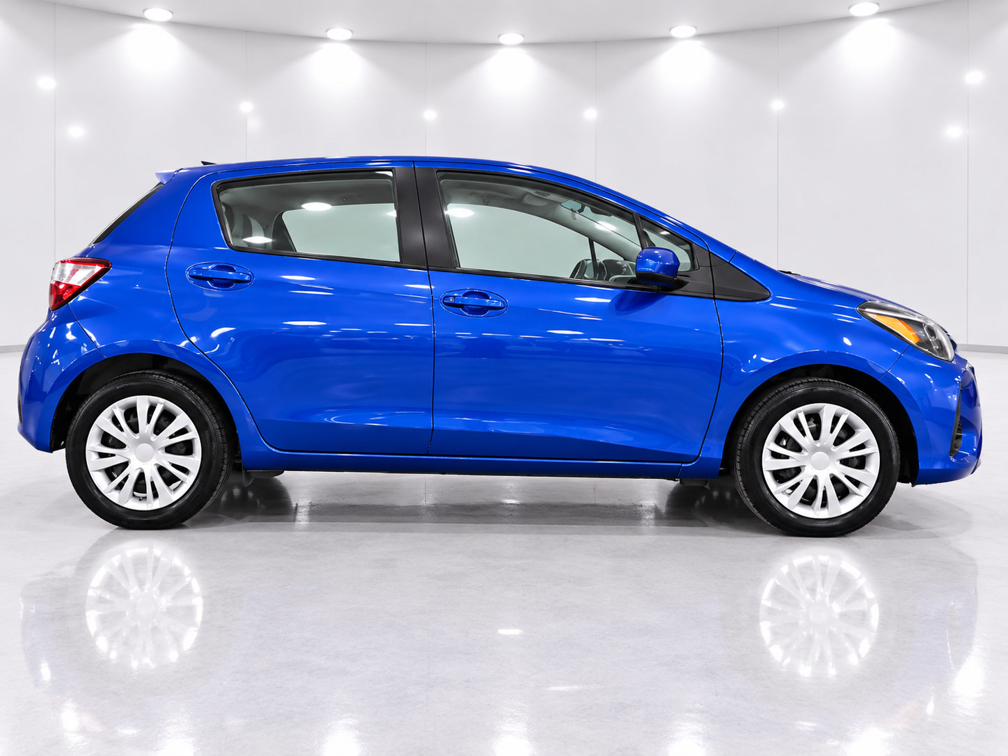 Used 2018 Toyota Yaris L FWD image 4