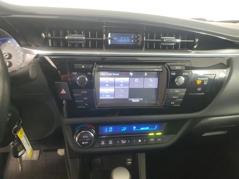 Used 2015 Toyota Corolla LE image 16