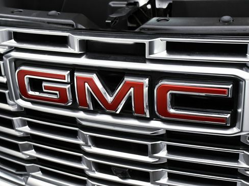 Used 2025 GMC Yukon Denali image 96