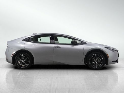 Used 2025 Toyota Prius XLE image 6