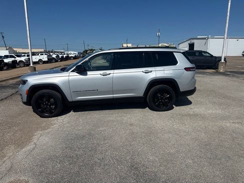 Used 2023 Jeep Grand Cherokee L Laredo AWD/4WD image 3