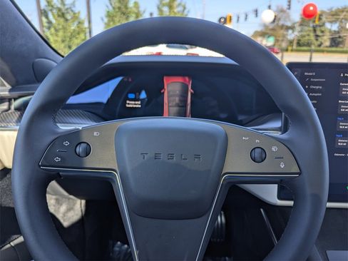 Used 2021 Tesla Model S Plaid image 21