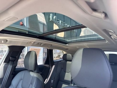 Certified 2025 Volvo XC60 B5 Plus AWD/4WD image 27