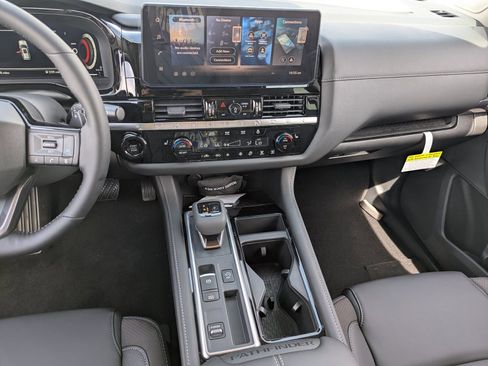 New 2026 Nissan Pathfinder SL FWD image 21