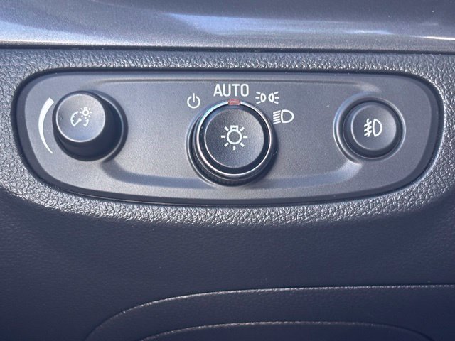 Used 2019 Buick Encore Essence FWD image 19