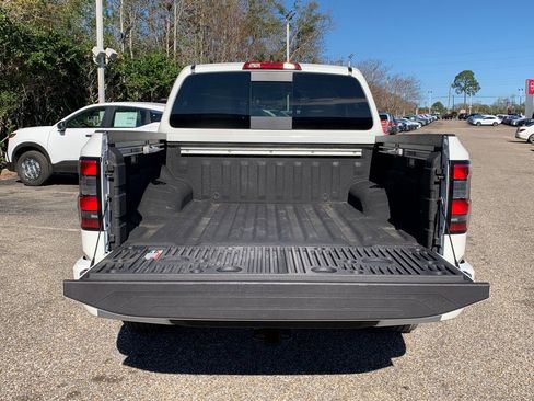 Used 2024 Nissan Frontier SV w/ SV Convenience Package image 7