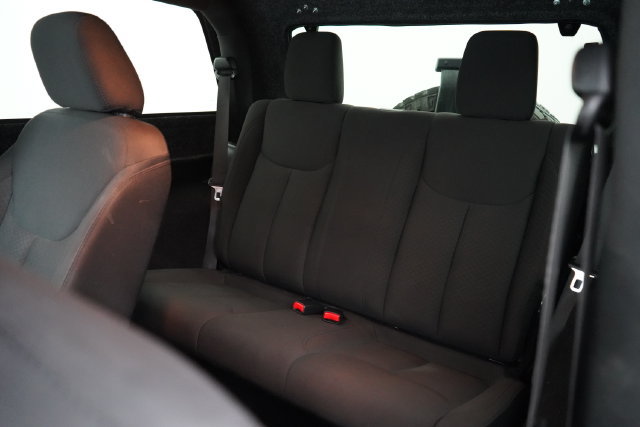 Used 2018 Jeep Wrangler Sport w/ Connectivity Group AWD/4WD image 27