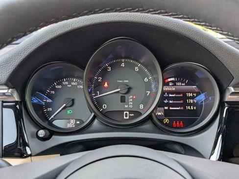 Certified 2025 Porsche Macan image 16