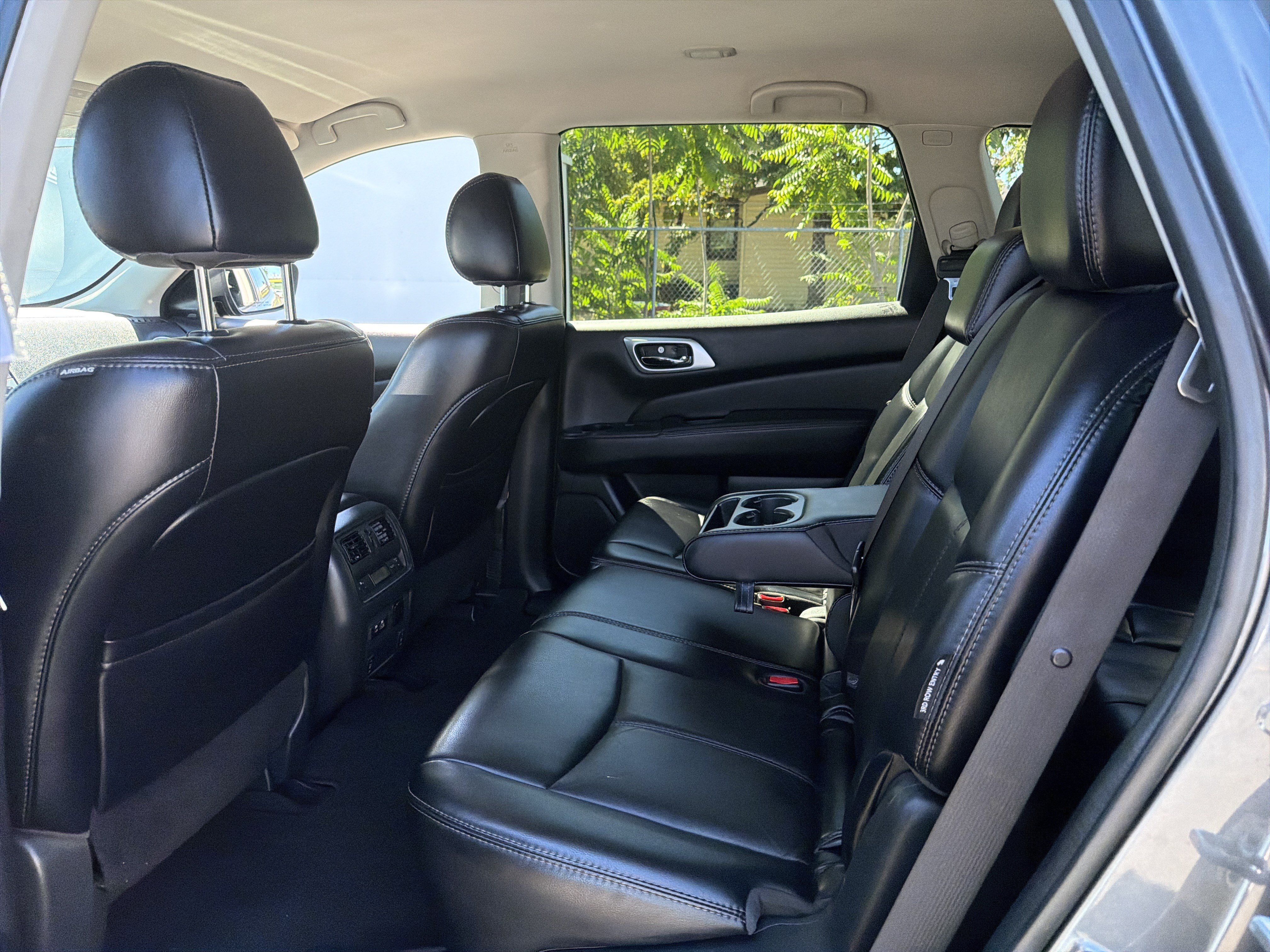 Used 2019 Nissan Pathfinder SL AWD/4WD image 9