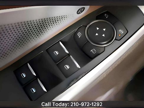 Used 2023 Ford Explorer King Ranch w/ Technology Package RWD image 34